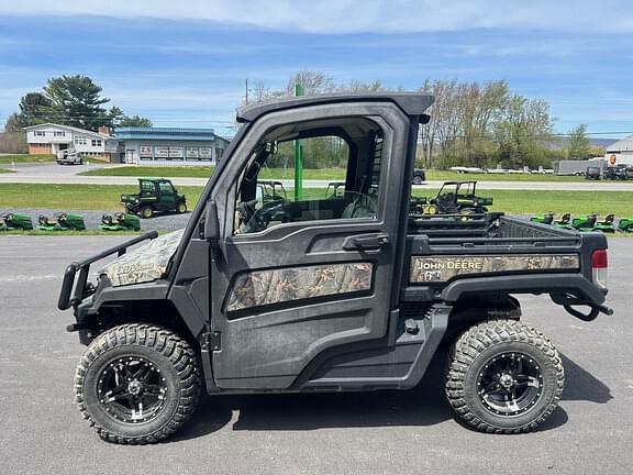 Image of John Deere XUV 835R equipment image 2