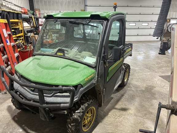 2019 John Deere XUV 835R Equipment Image0