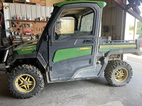 Image of John Deere XUV 835R equipment image 4