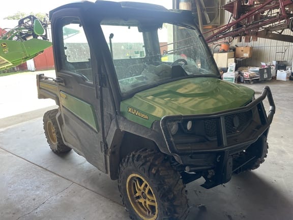 2019 John Deere XUV 835R Equipment Image0