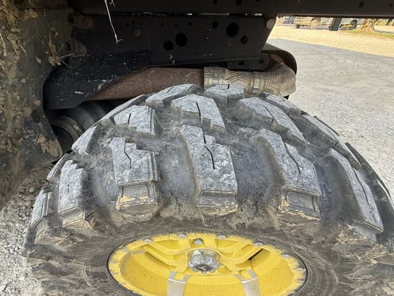 Image of John Deere XUV 835R equipment image 4