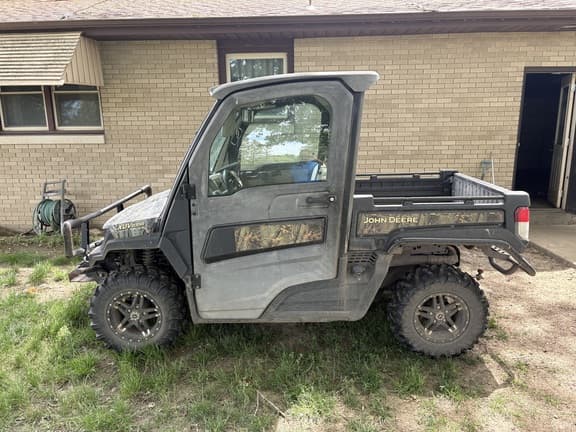 Image of John Deere XUV 835R equipment image 1