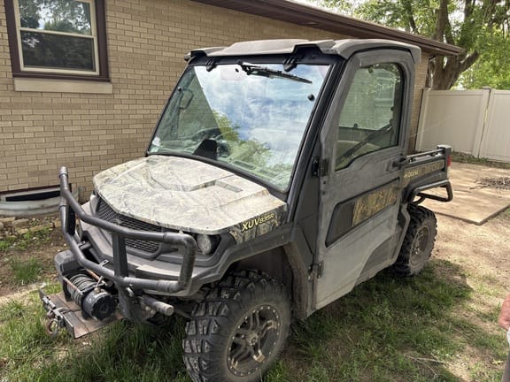 2019 John Deere XUV 835R Equipment Image0