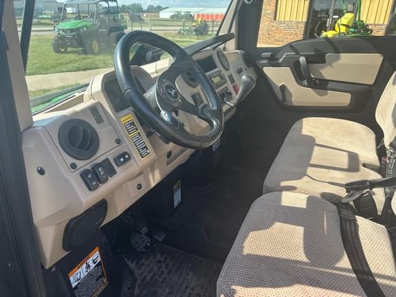Image of John Deere XUV 835R equipment image 3