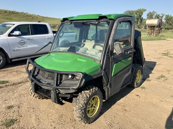 Image of John Deere XUV 835R equipment image 1