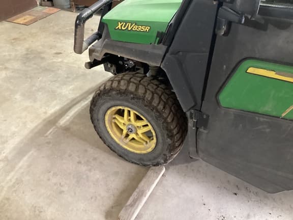 Image of John Deere XUV 835R equipment image 4