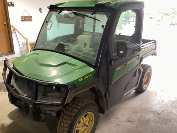 2019 John Deere XUV 835R Equipment Image0