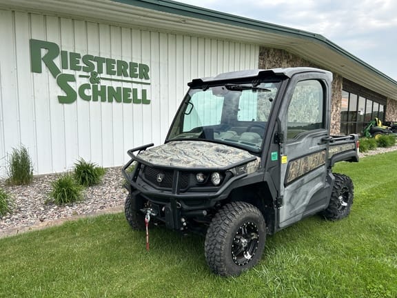 2019 John Deere XUV 835R Equipment Image0