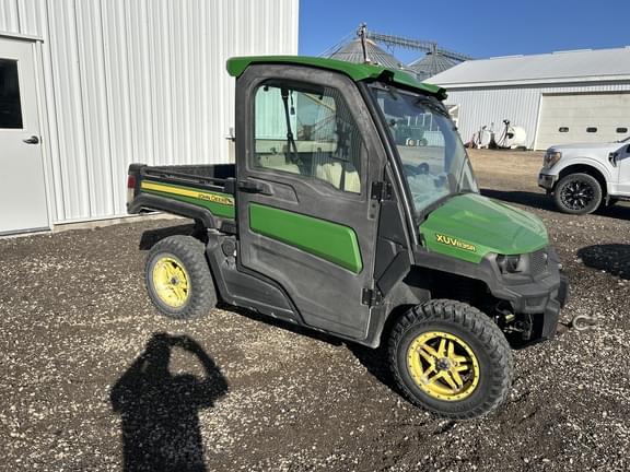Image of John Deere XUV 835R equipment image 1