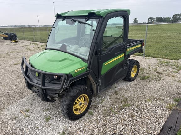 Image of John Deere XUV 835R equipment image 1