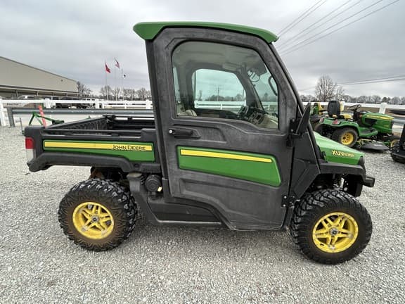 Image of John Deere XUV 835R equipment image 1