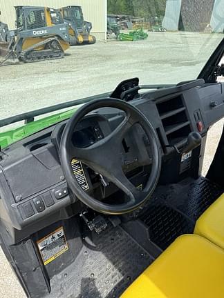 Image of John Deere XUV 835M equipment image 4