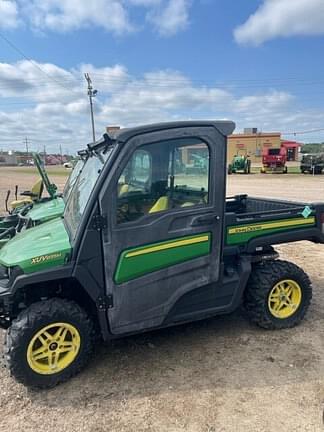 Image of John Deere XUV 835M equipment image 1