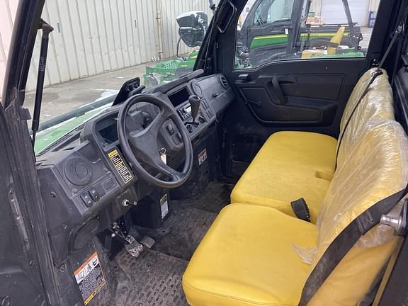 Image of John Deere XUV 835M equipment image 2