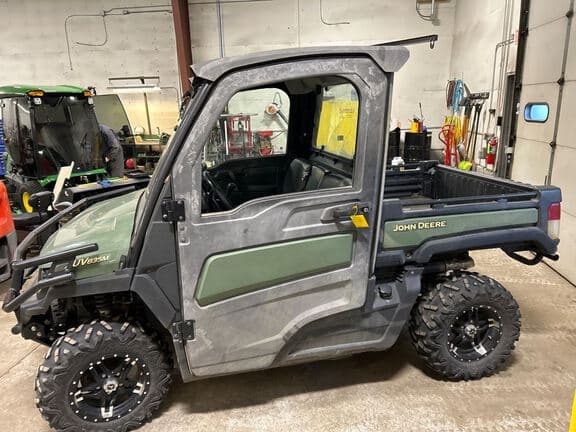 Image of John Deere XUV 835M equipment image 1