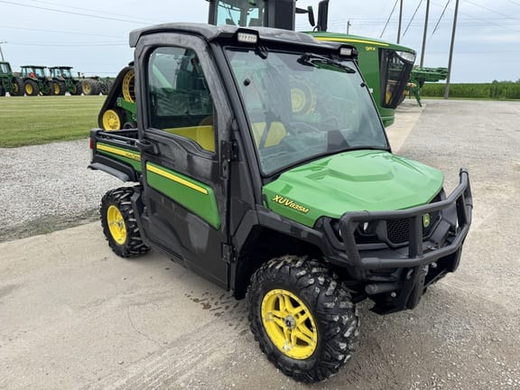 2019 John Deere XUV 835M Equipment Image0