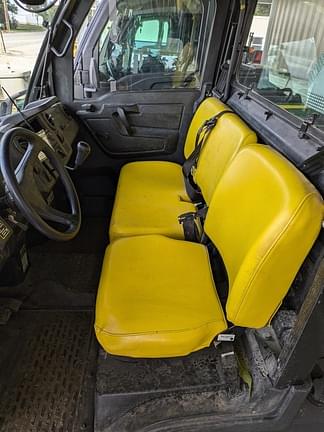 Image of John Deere XUV 835M equipment image 2