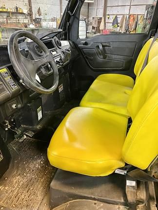 Image of John Deere XUV 835M equipment image 4