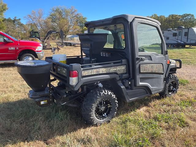 Image of John Deere XUV 835M equipment image 3