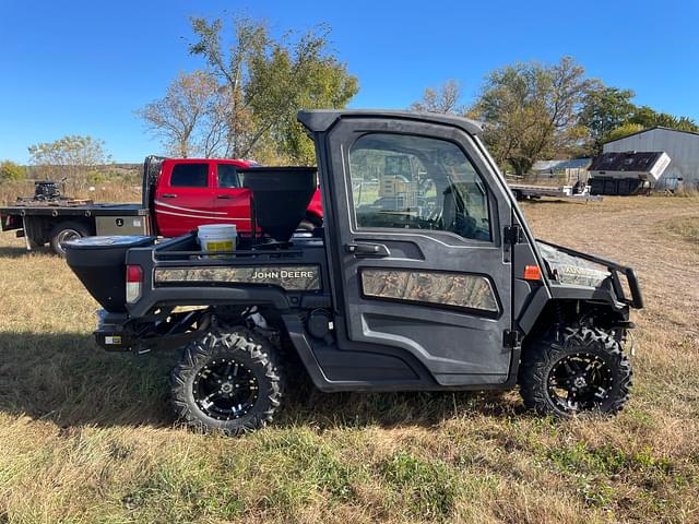 Image of John Deere XUV 835M equipment image 2