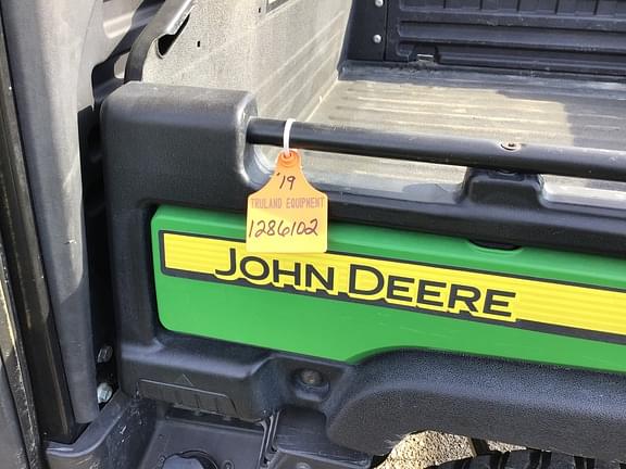 Image of John Deere XUV 835R equipment image 3