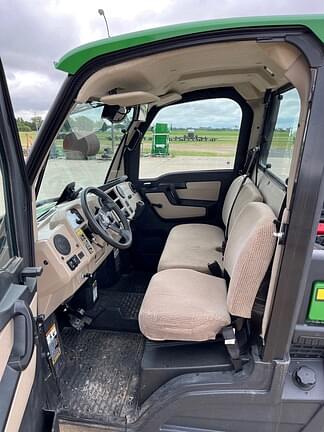 Image of John Deere XUV 835R equipment image 3