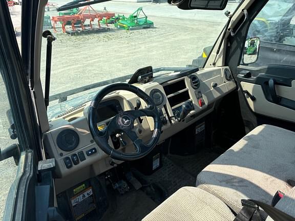 Image of John Deere XUV 835R equipment image 2