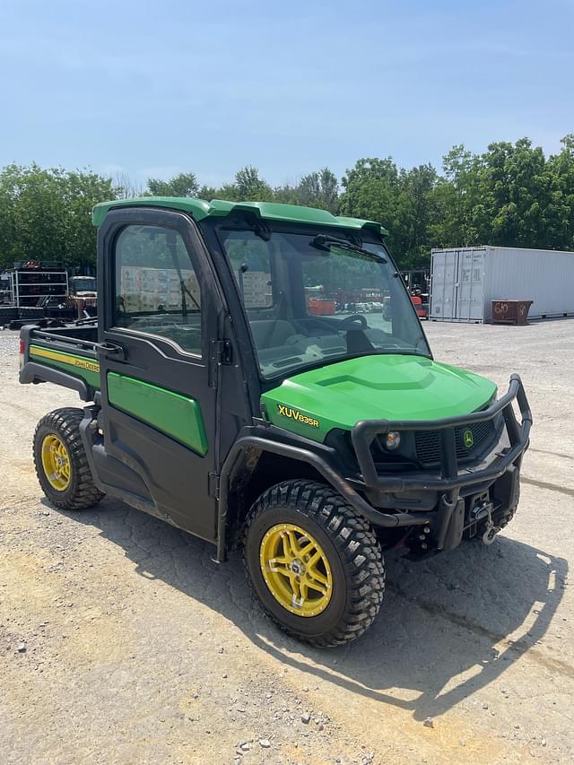 Image of John Deere XUV 835R equipment image 1