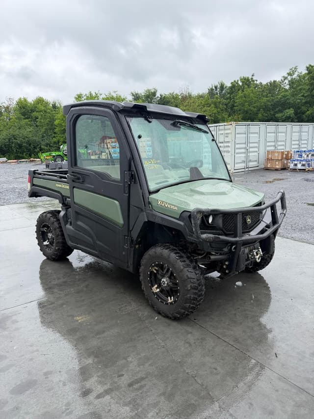 Image of John Deere XUV 835R equipment image 1