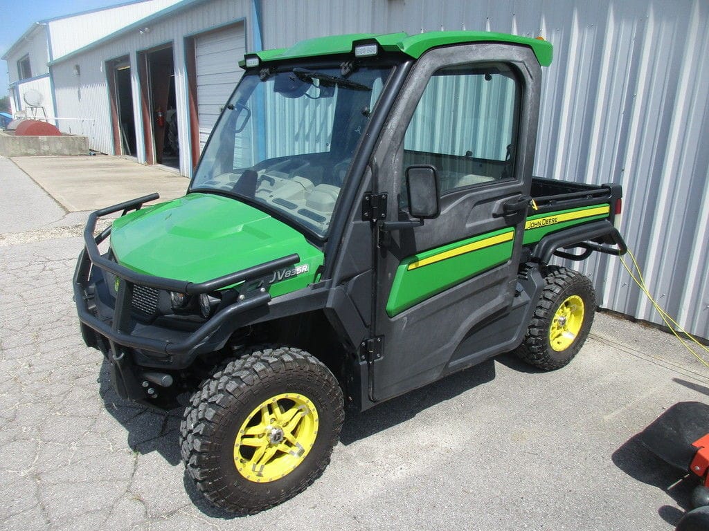 2019 John Deere XUV 835R Equipment Image0