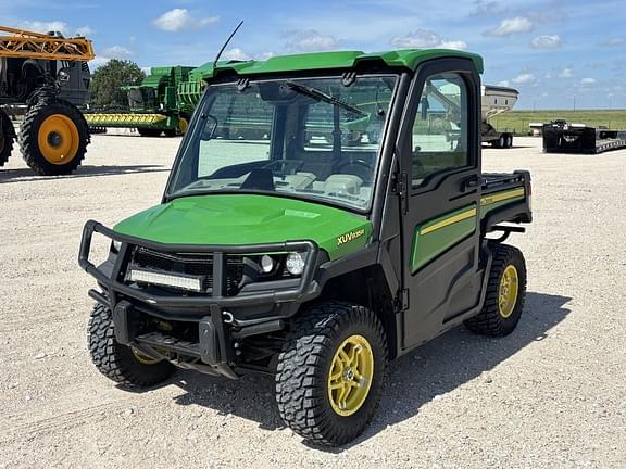 Image of John Deere XUV 835R Primary image