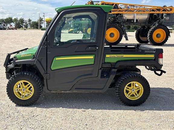 Image of John Deere XUV 835R equipment image 1