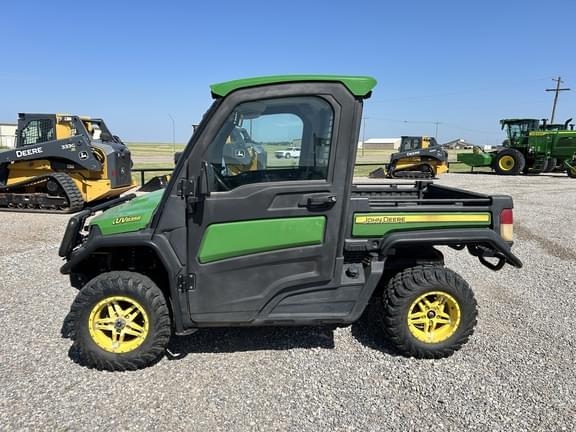 Image of John Deere XUV 835R equipment image 1