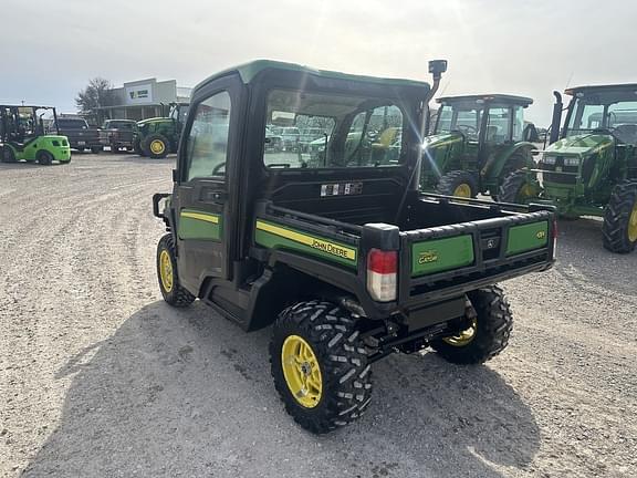 Image of John Deere XUV 835R equipment image 2