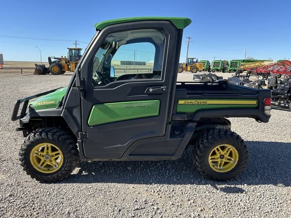Image of John Deere XUV 835R equipment image 1