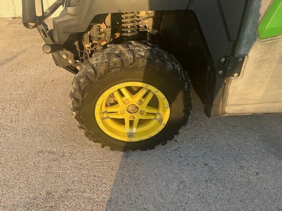 Image of John Deere XUV 865R equipment image 2