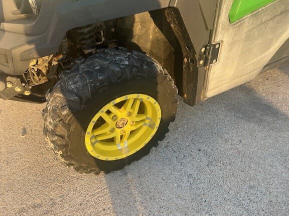 Image of John Deere XUV 865R equipment image 3