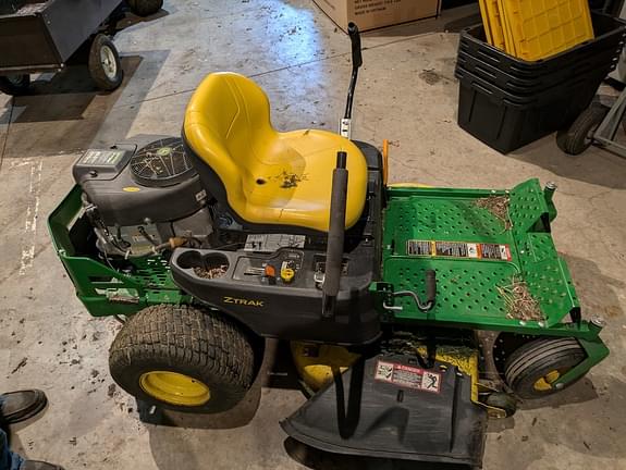 Image of John Deere Z335E equipment image 1