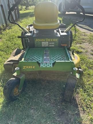 Image of John Deere Z335E equipment image 1
