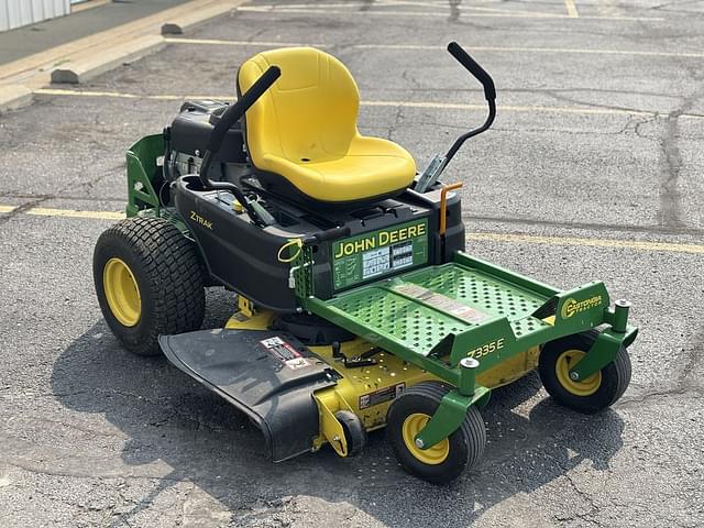 Image of John Deere Z335E equipment image 3