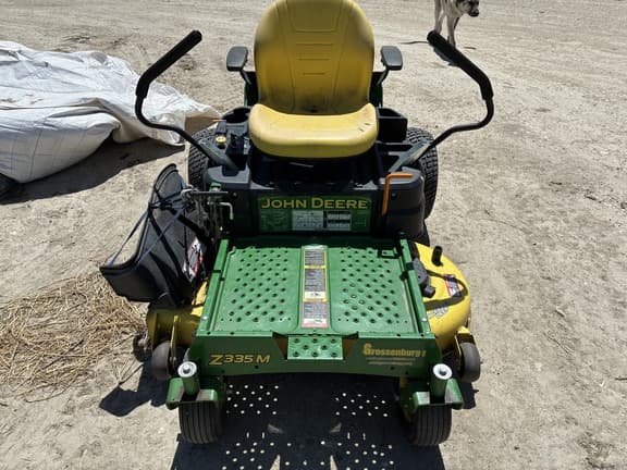 Image of John Deere Z335M equipment image 3