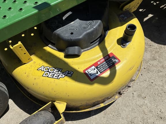 Image of John Deere Z335M equipment image 1