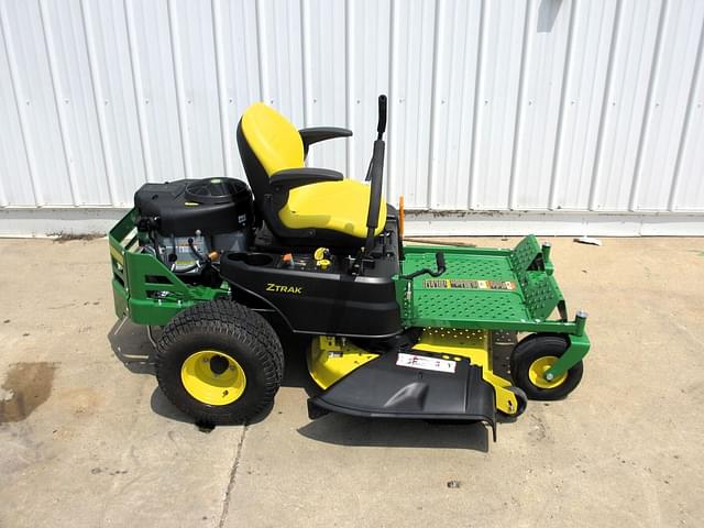 Image of John Deere Z335M equipment image 4