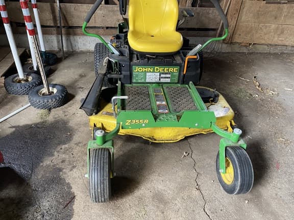 Image of John Deere Z355R equipment image 1