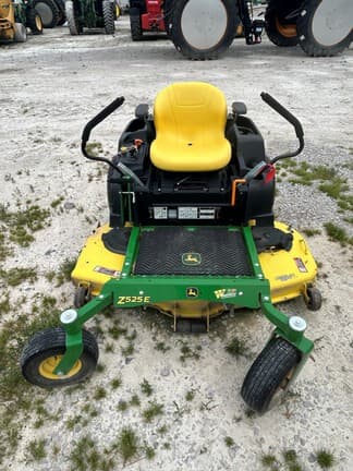 Image of John Deere Z525E equipment image 1
