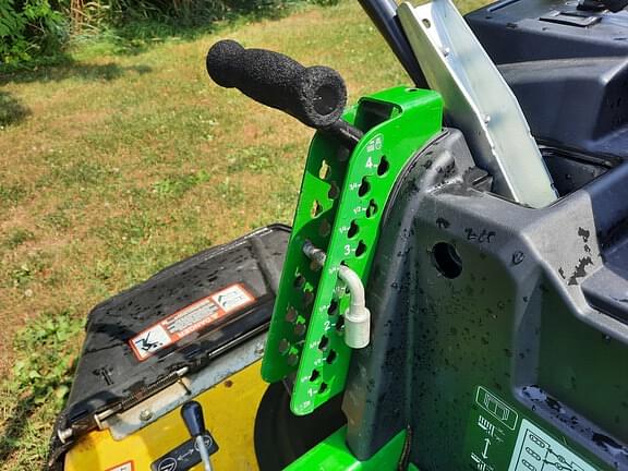 Image of John Deere Z525E equipment image 3