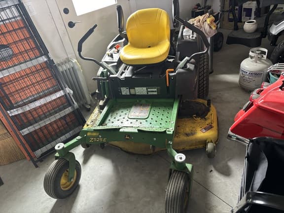Image of John Deere Z525E equipment image 2