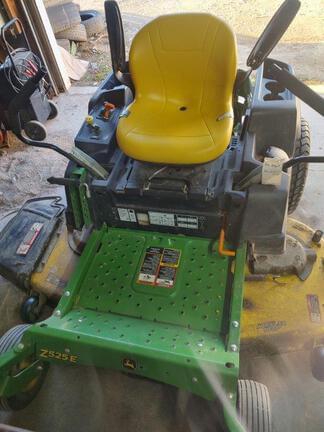 Image of John Deere Z525E equipment image 1