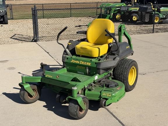 Image of John Deere Z720E equipment image 2