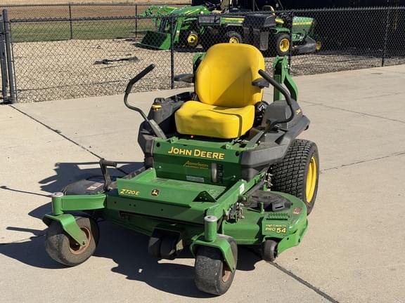 Image of John Deere Z720E equipment image 3